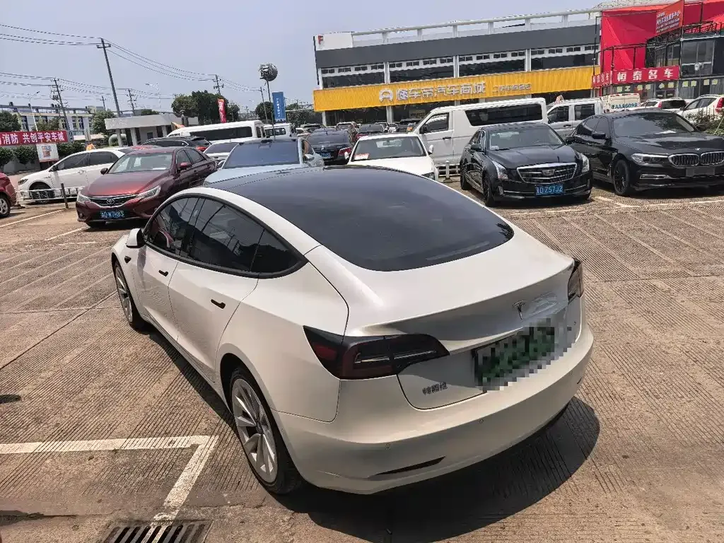 Tesla Model 3 — фото 9