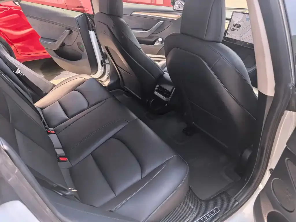 Tesla Model 3 — фото 3