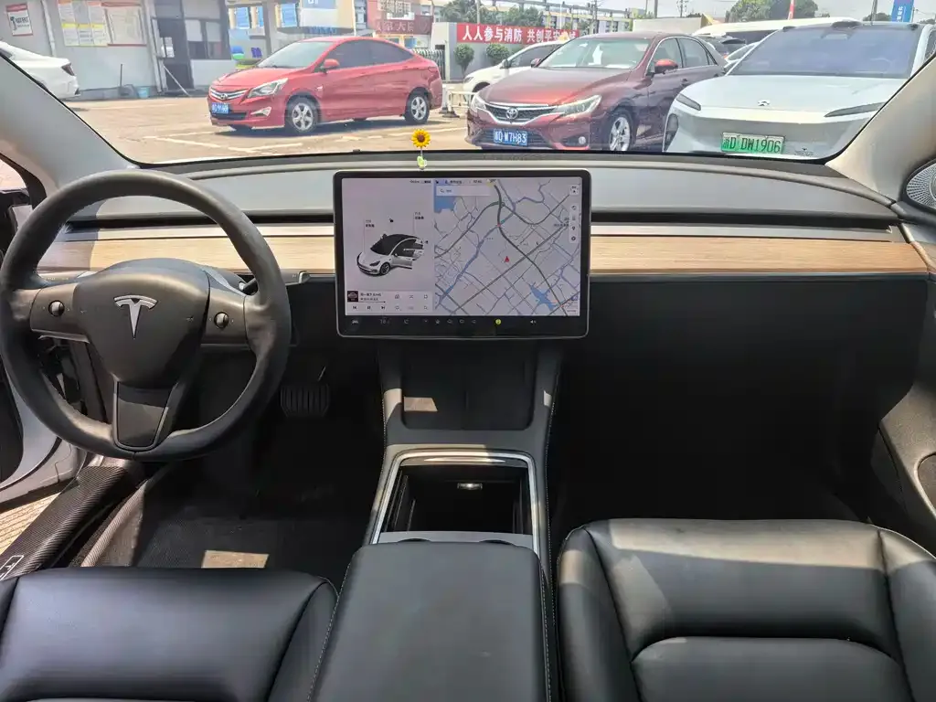 Tesla Model 3 — фото 4