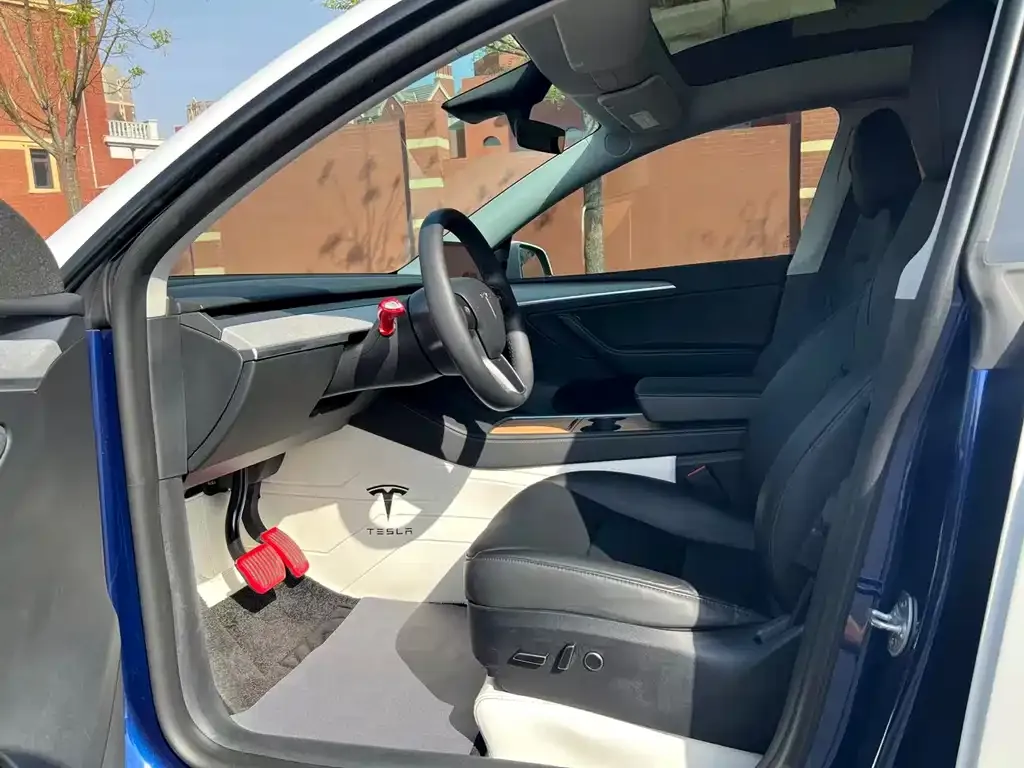 Tesla Model Y — фото 2