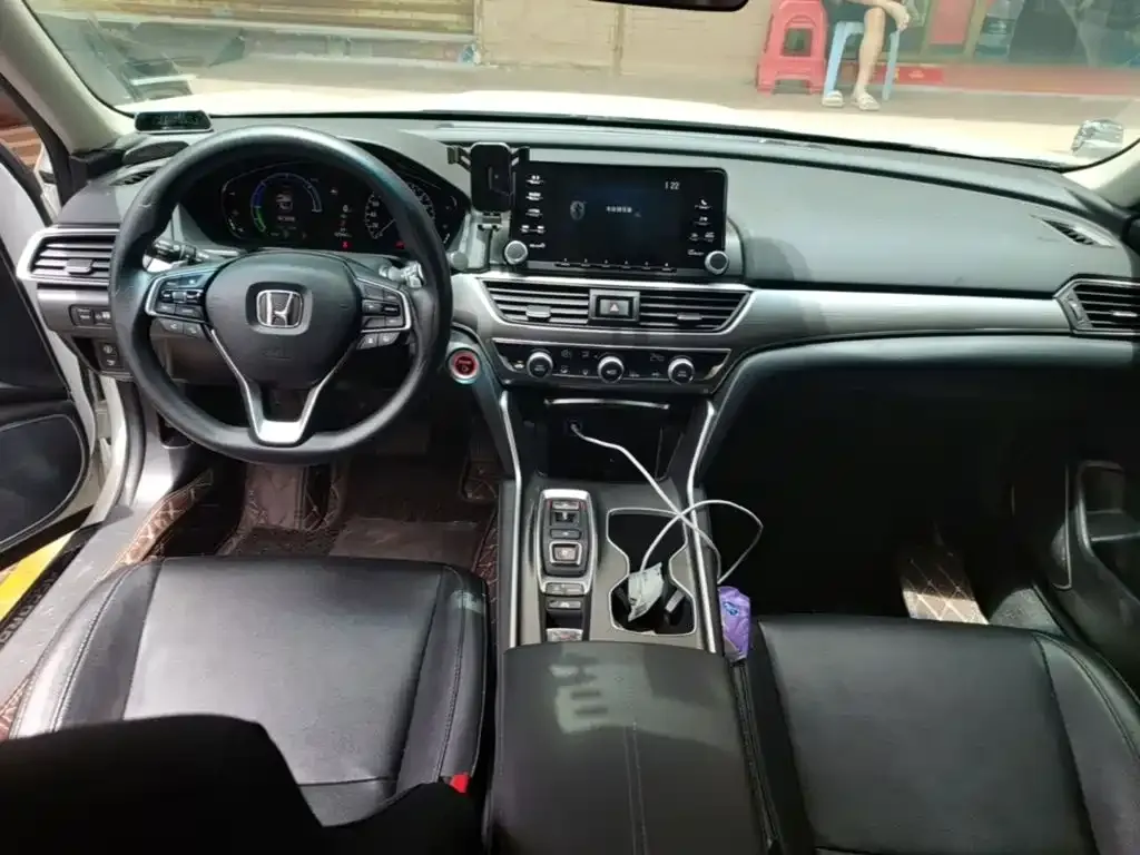 Honda Accord — фото 10