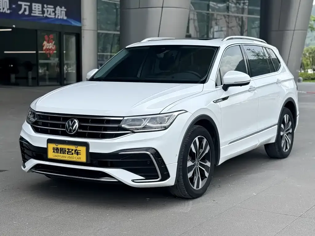 Volkswagen Tiguan L — фото 1