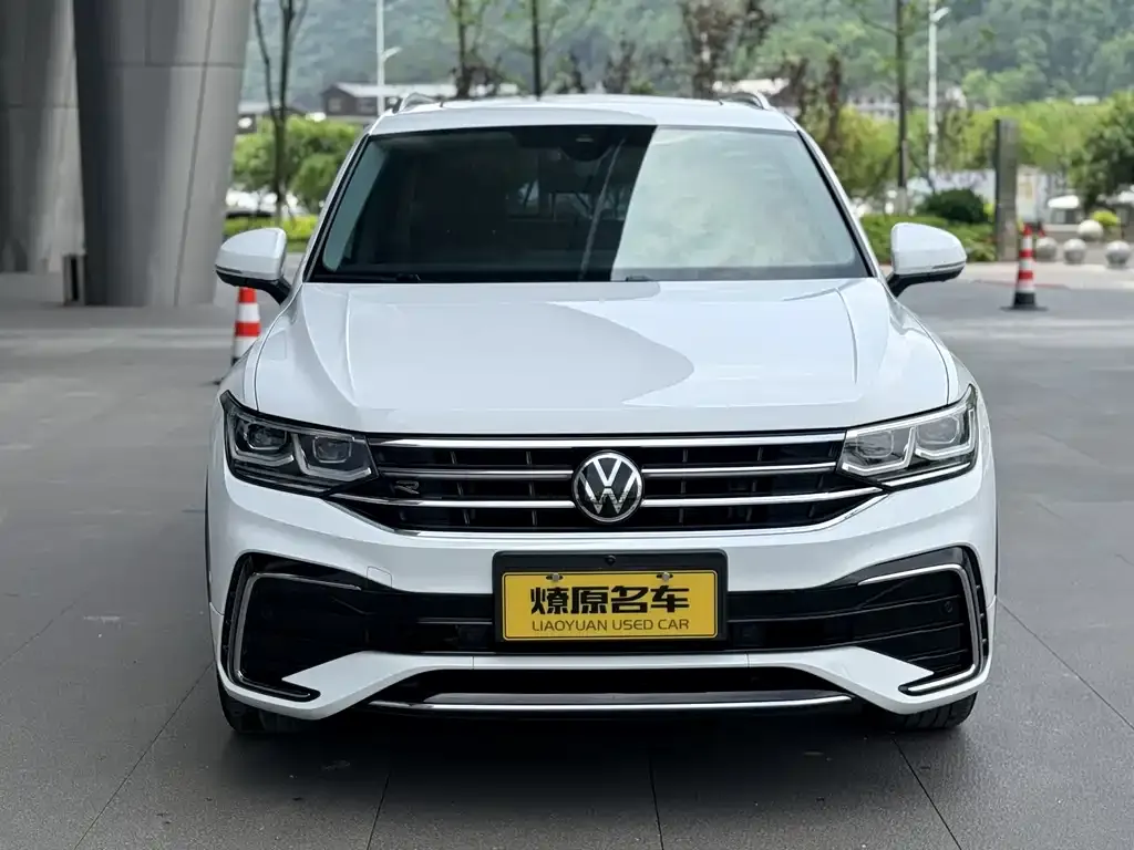 Volkswagen Tiguan L — фото 9