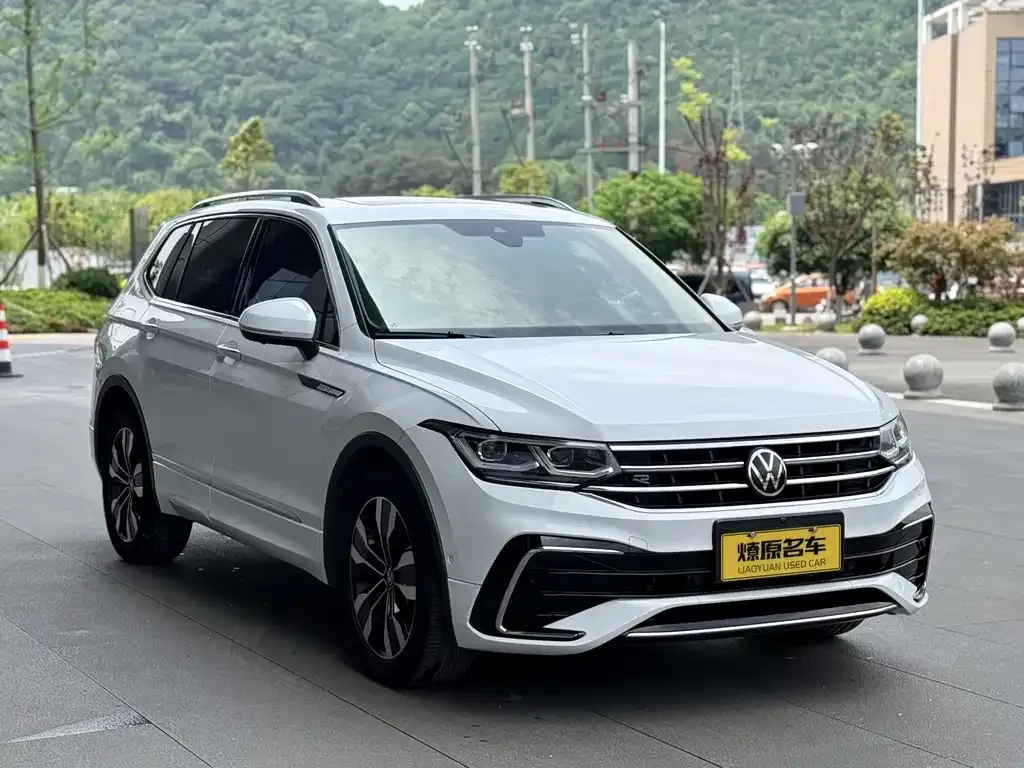 Volkswagen Tiguan L — фото 6