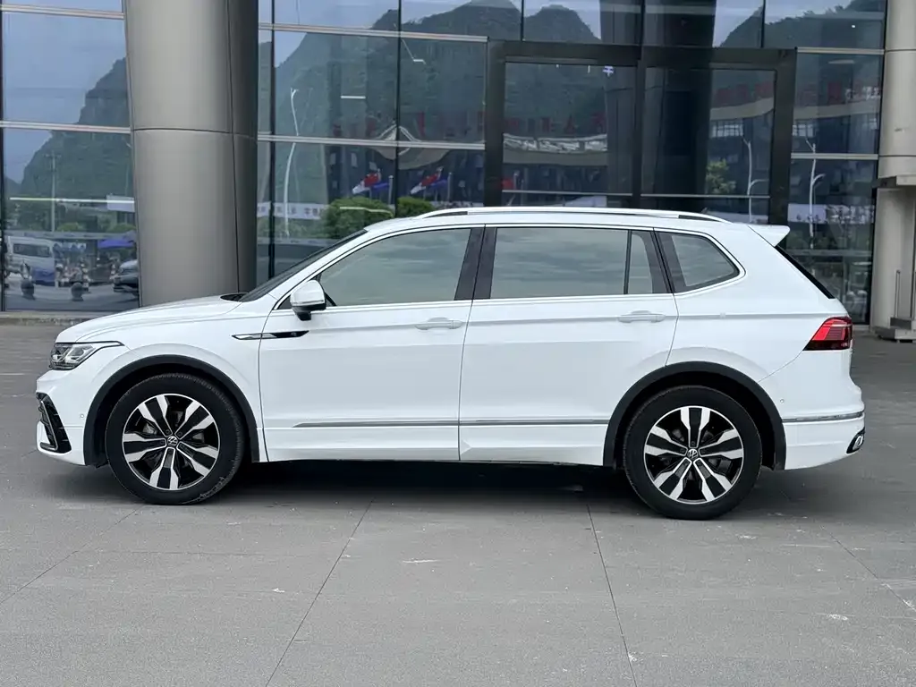 Volkswagen Tiguan L — фото 4