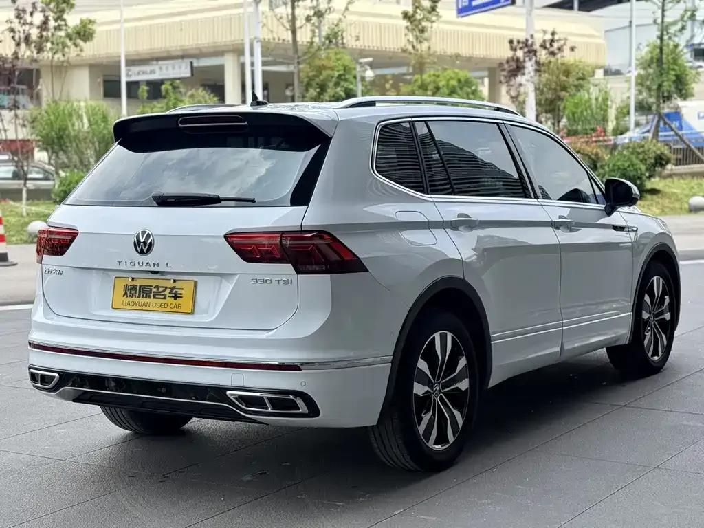 Volkswagen Tiguan L — фото 10