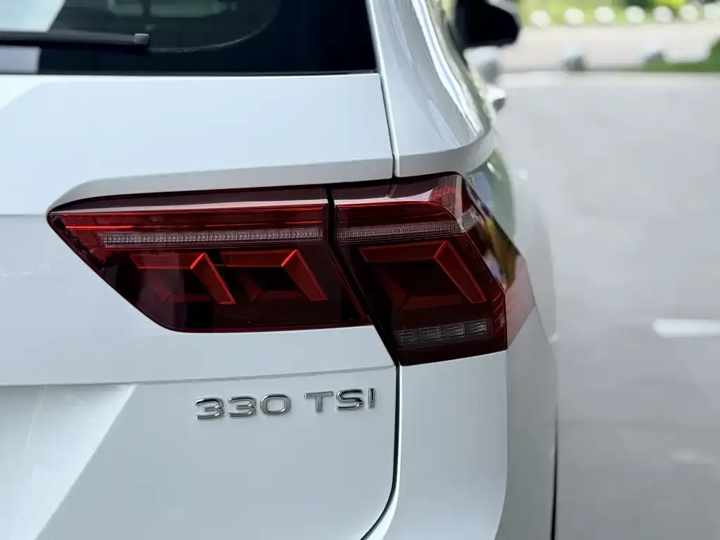 Volkswagen Tiguan L — фото 2