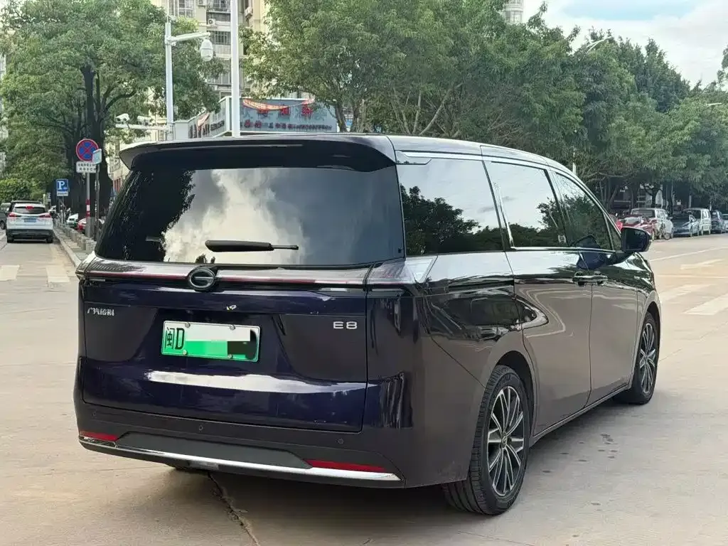 GAC Motor 传祺E8 PHEV — фото 8