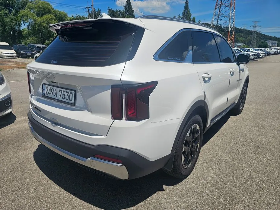 Kia Sorento — фото 7