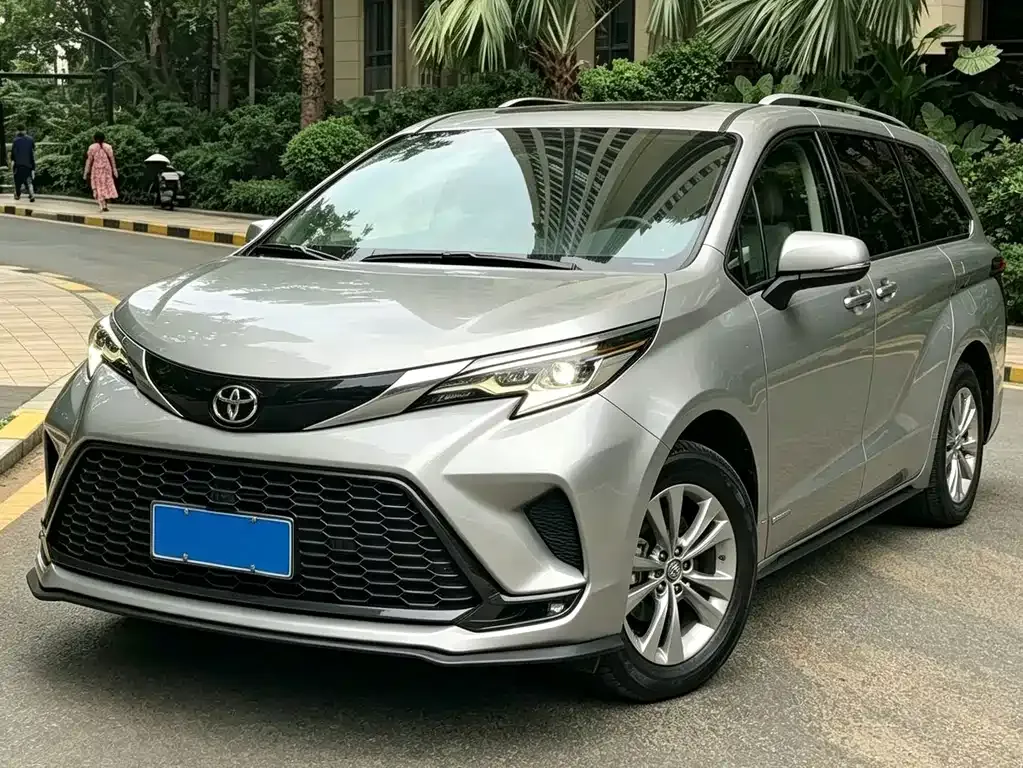 Toyota Granvia — фото 1