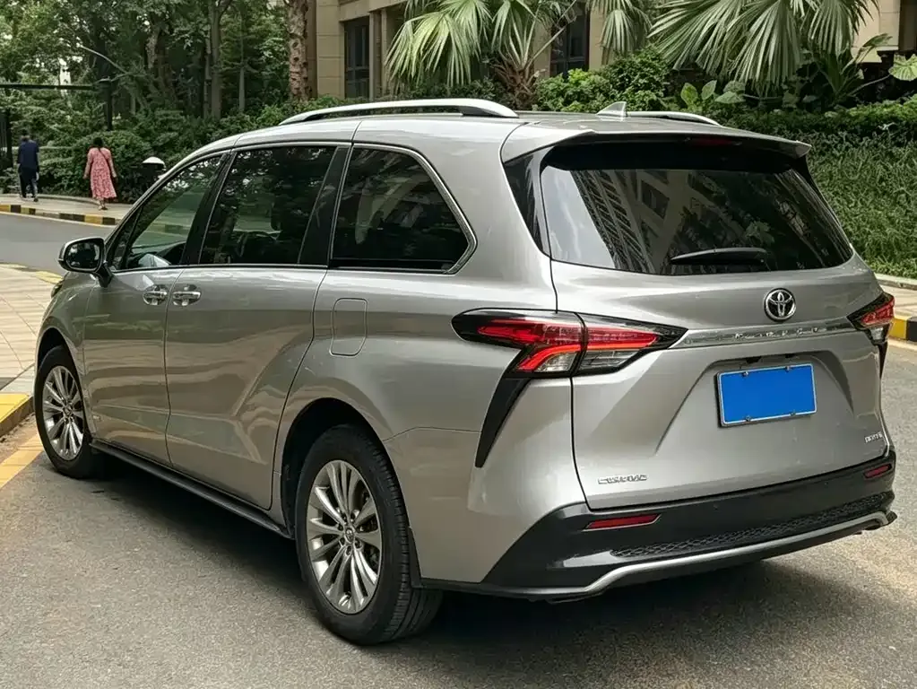 Toyota Granvia — фото 5