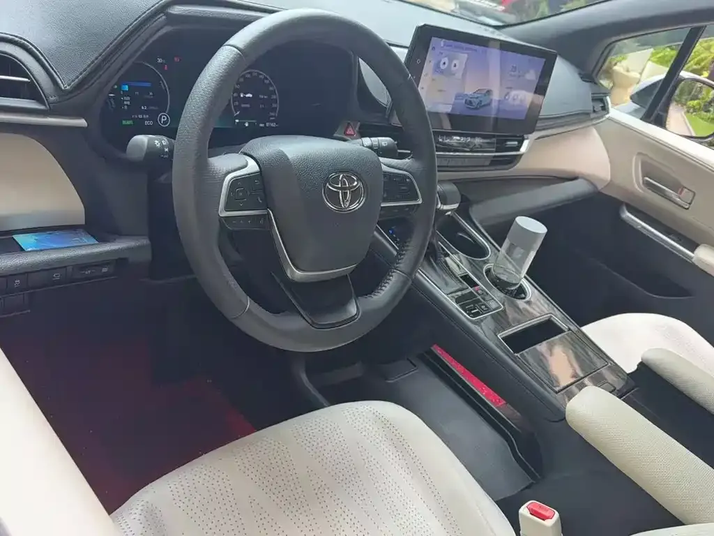 Toyota Granvia — фото 8