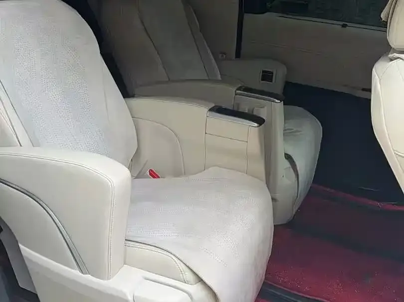 Toyota Granvia — фото 2