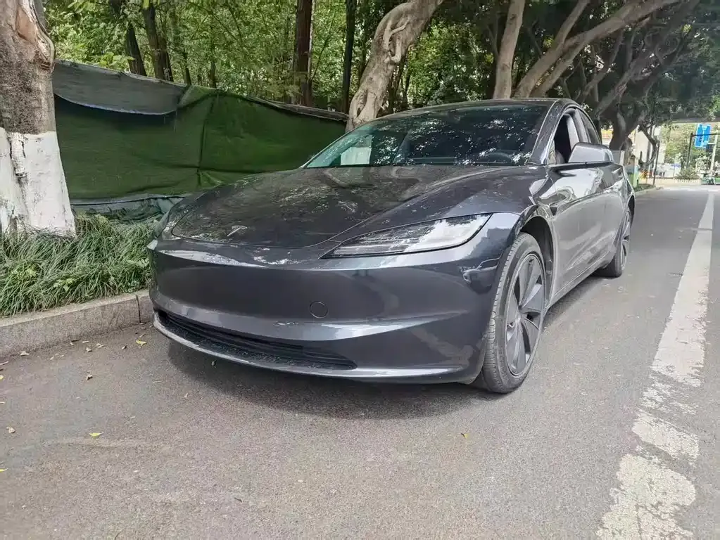 Tesla Model 3 — фото 1