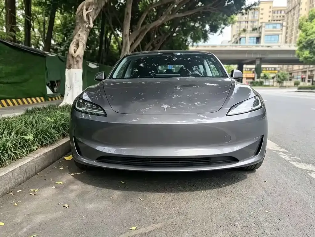 Tesla Model 3 — фото 2