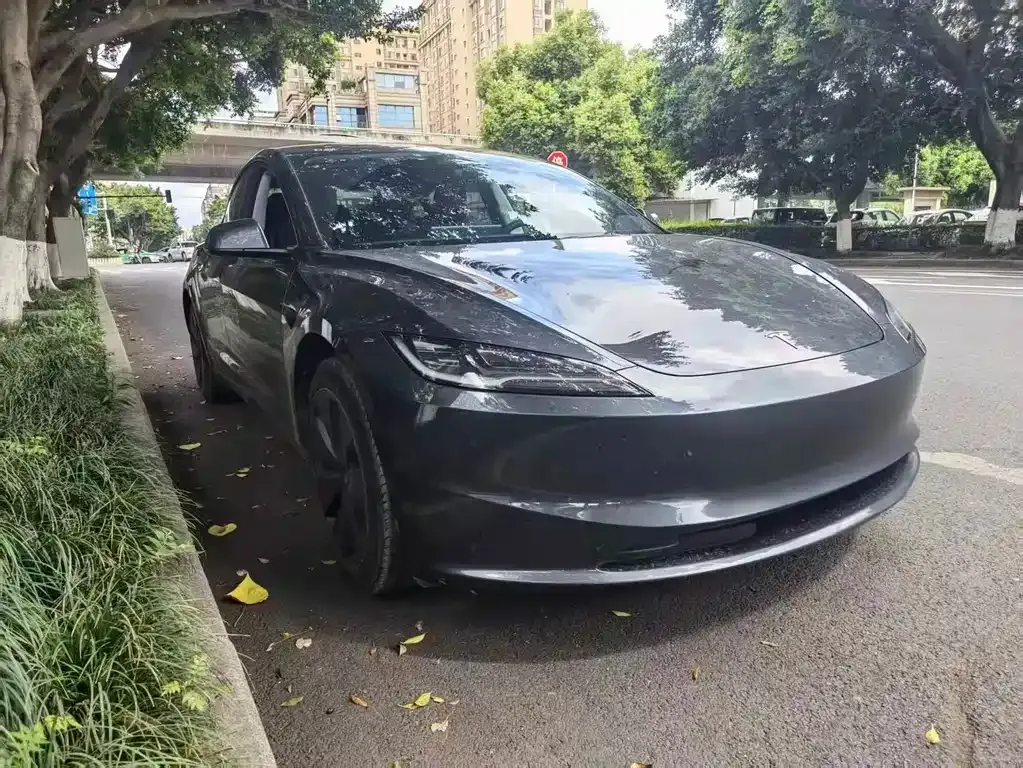Tesla Model 3 — фото 4