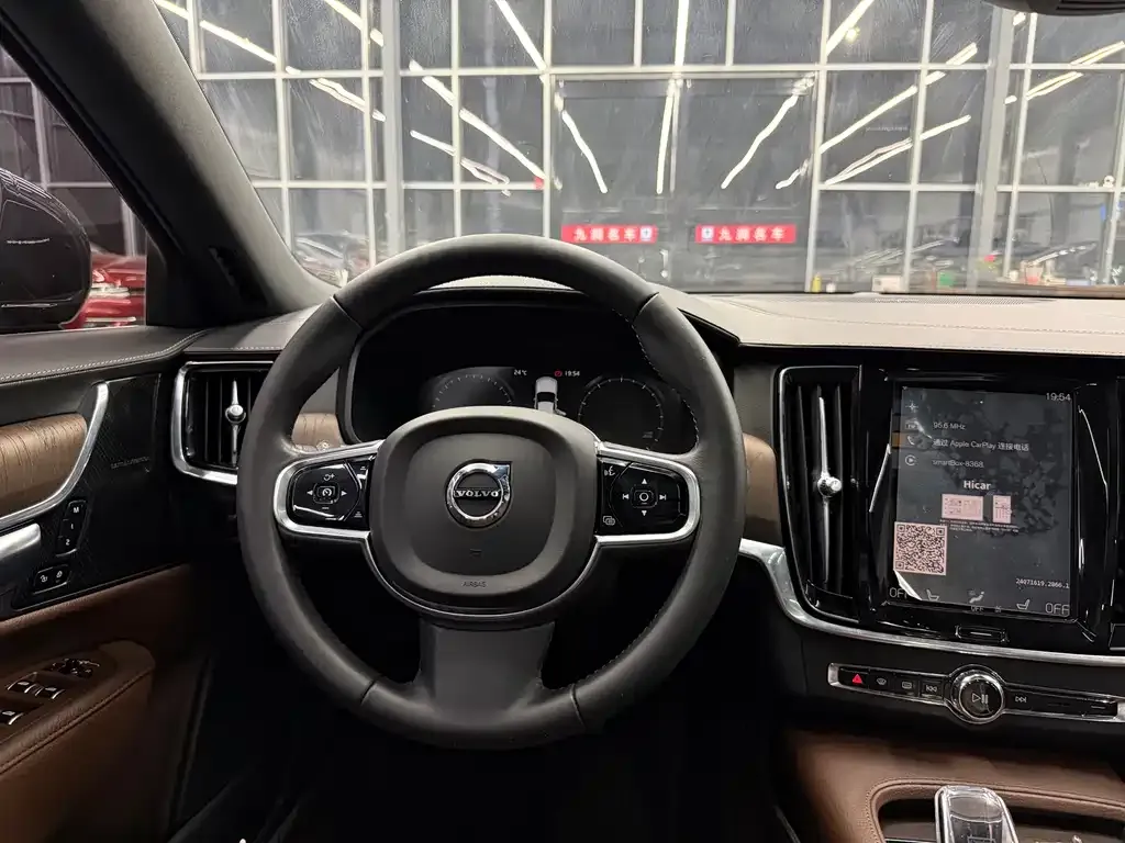 Volvo S90 — фото 10