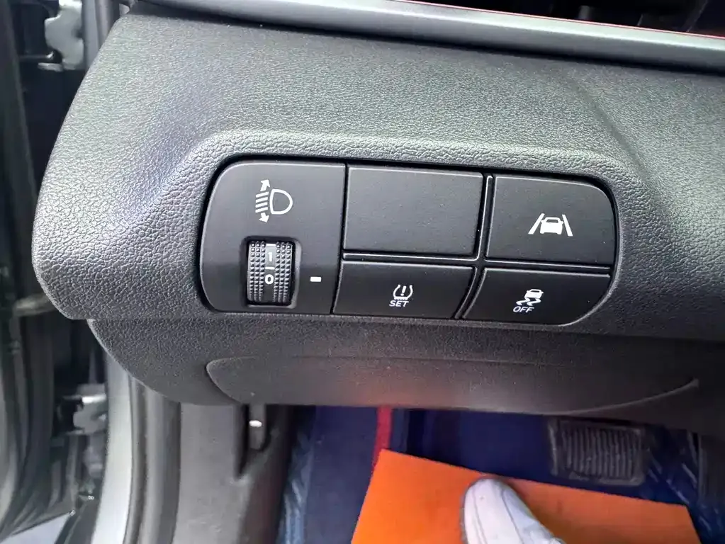Hyundai Elantra — фото 9