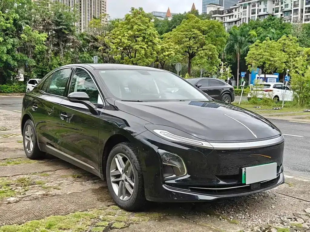 Hongqi E-QM5 — фото 9