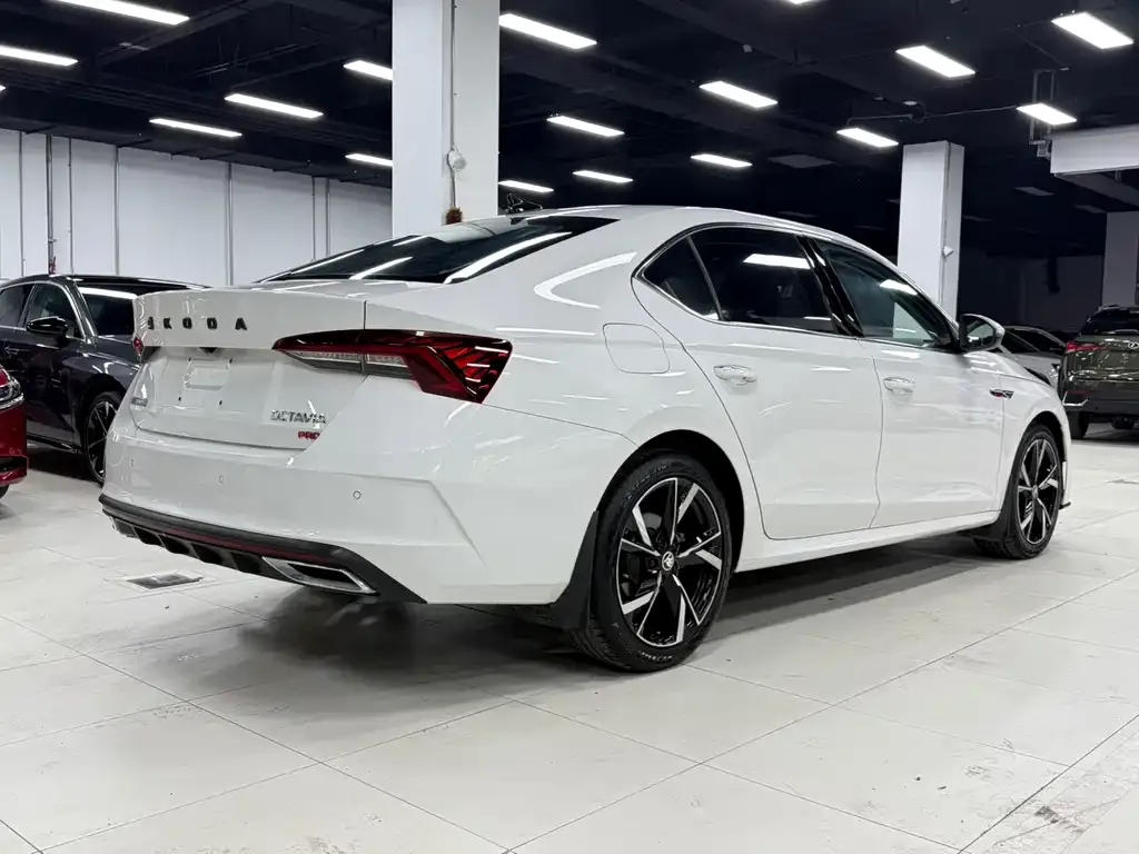 Skoda Octavia — фото 8