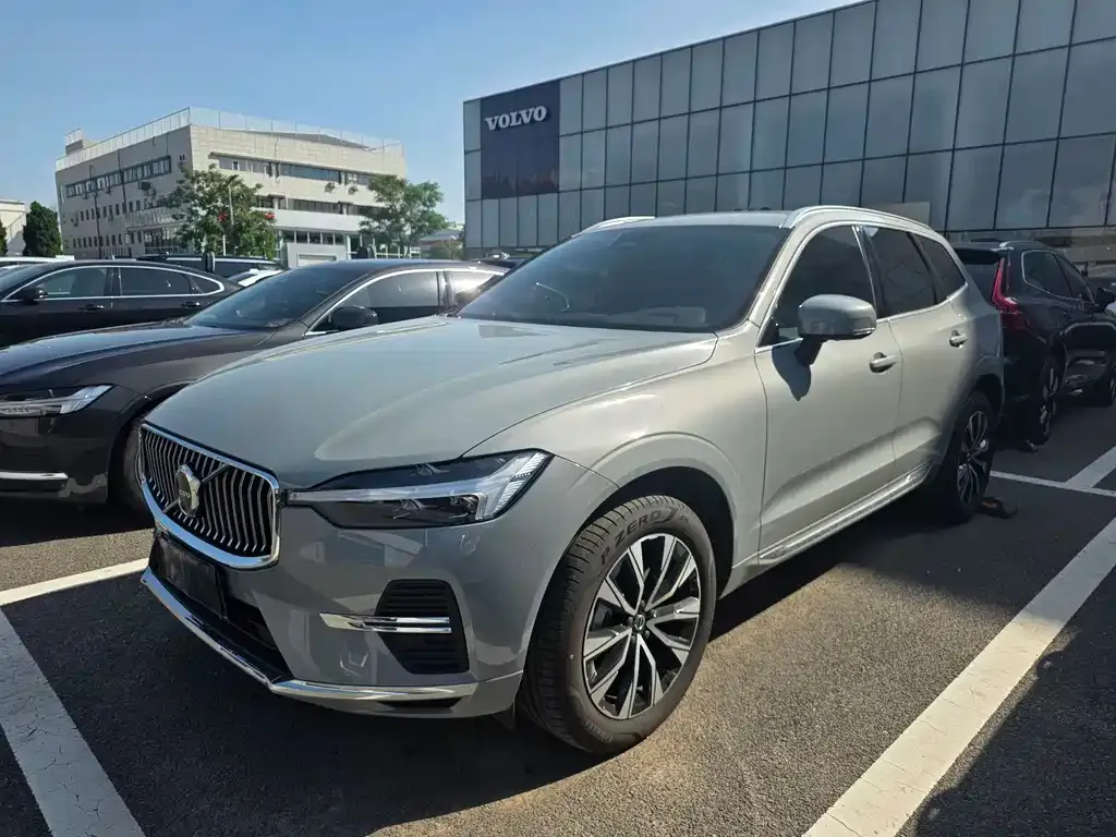 Volvo XC60 — фото 1