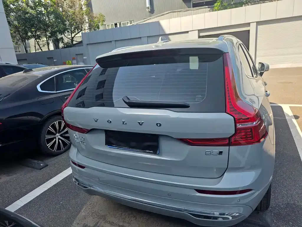Volvo XC60 — фото 10
