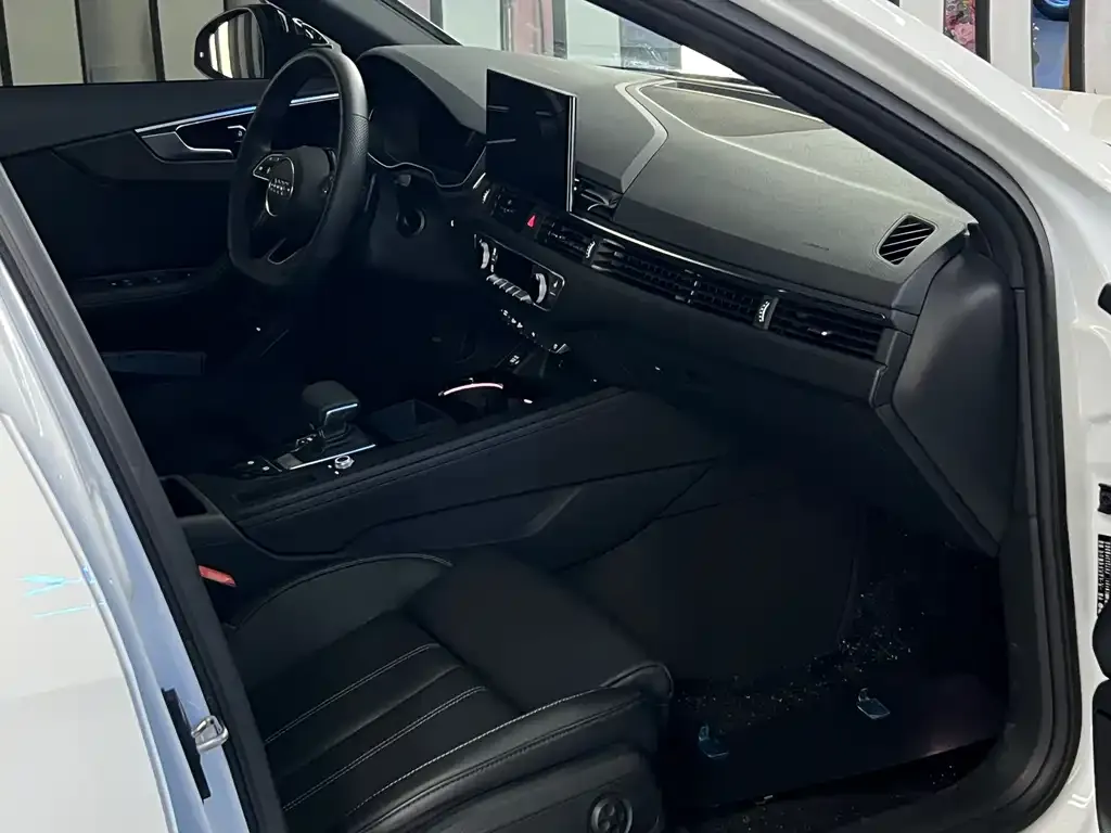 Audi A4L 2025 из CN, фото 3