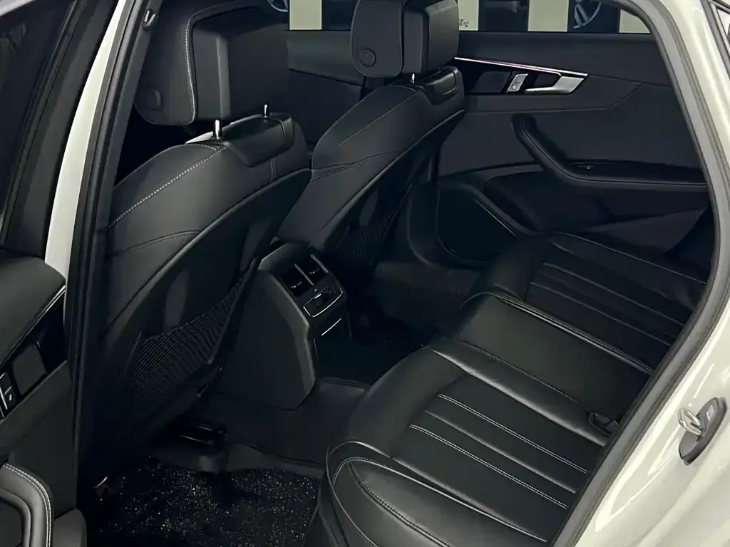 Audi A4L 2025 из CN, фото 4