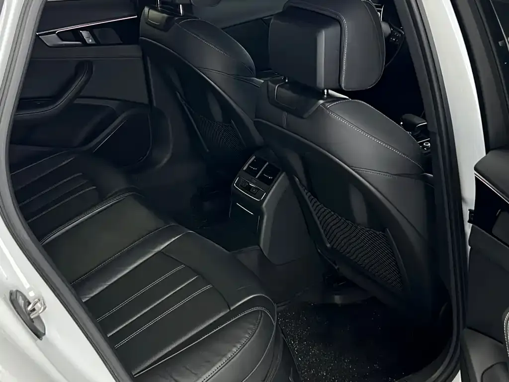 Audi A4L 2025 из CN, фото 10