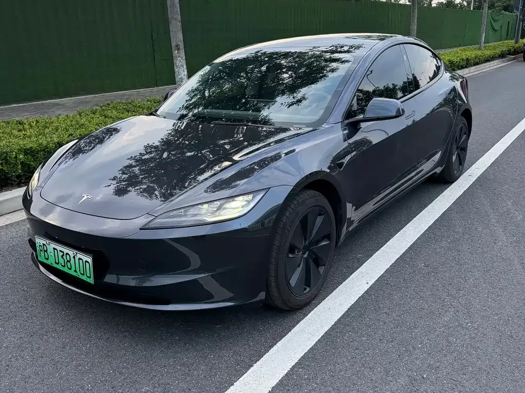Tesla Model 3 — фото 1