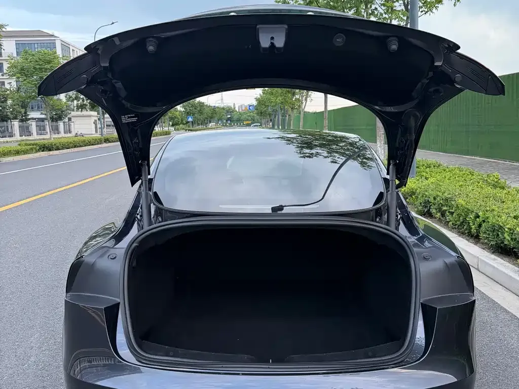 Tesla Model 3 — фото 8