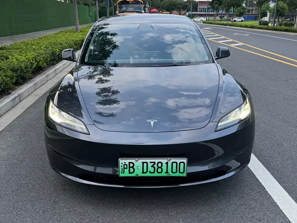 Tesla Model 3 — фото 9