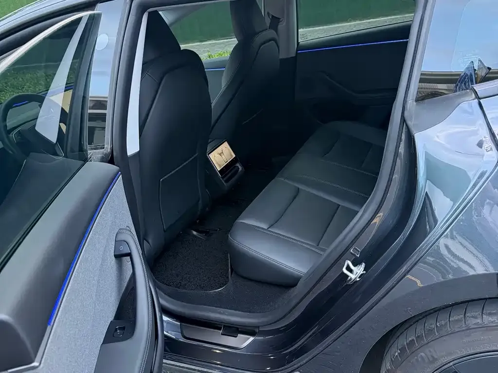 Tesla Model 3 — фото 2