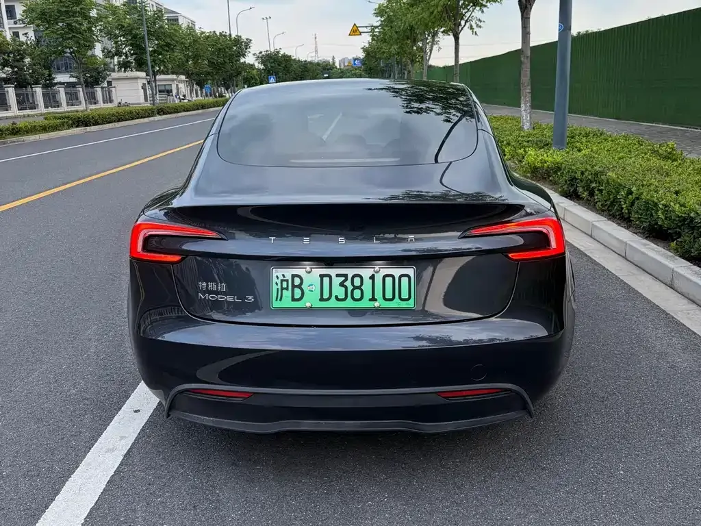 Tesla Model 3 — фото 4