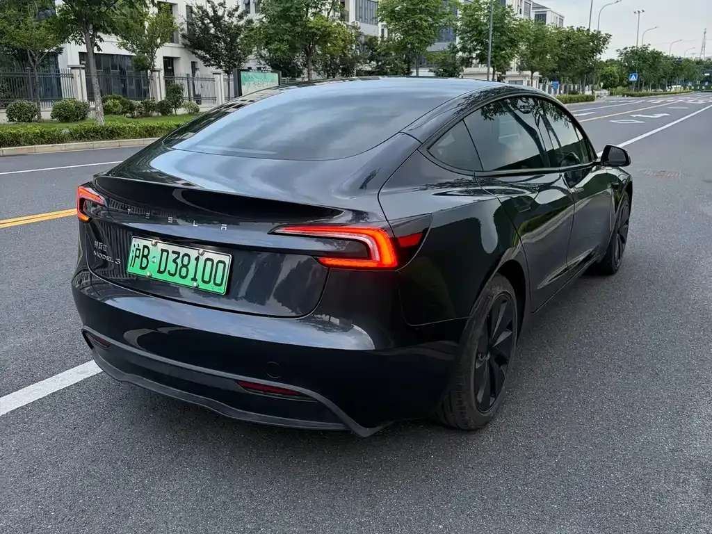 Tesla Model 3 — фото 10