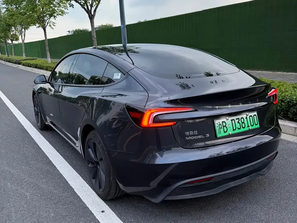 Tesla Model 3 — фото 5