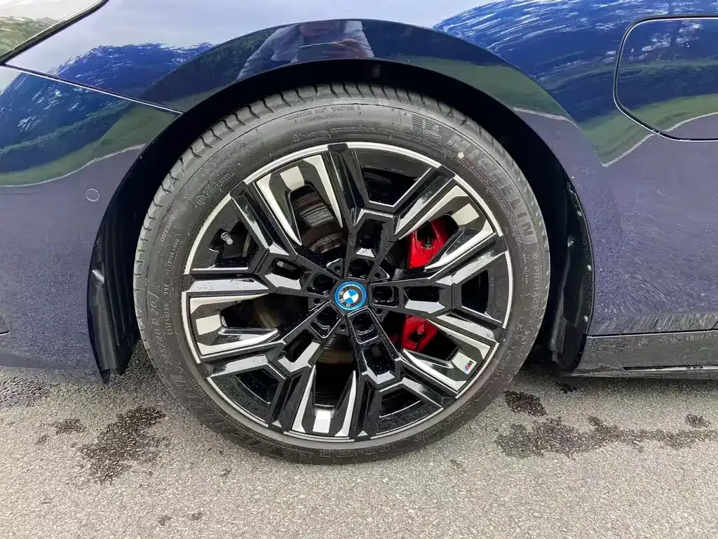 BMW i5 M60 — фото 10