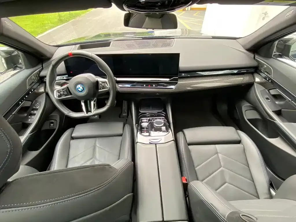 BMW i5 M60 — фото 4