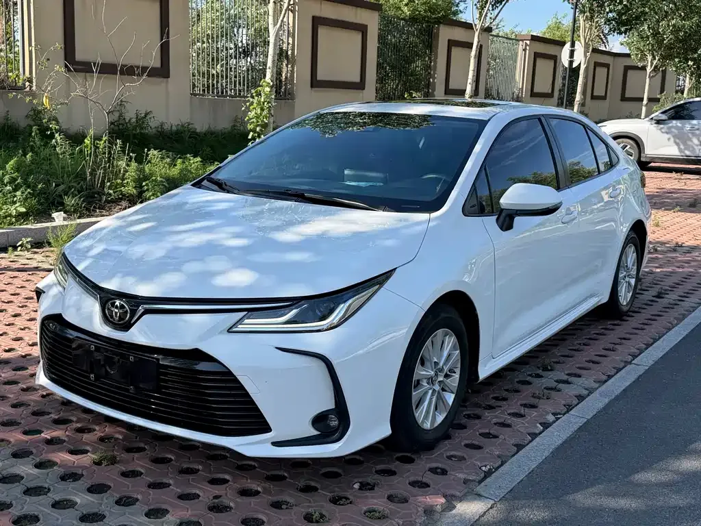 Toyota Corolla — фото 1