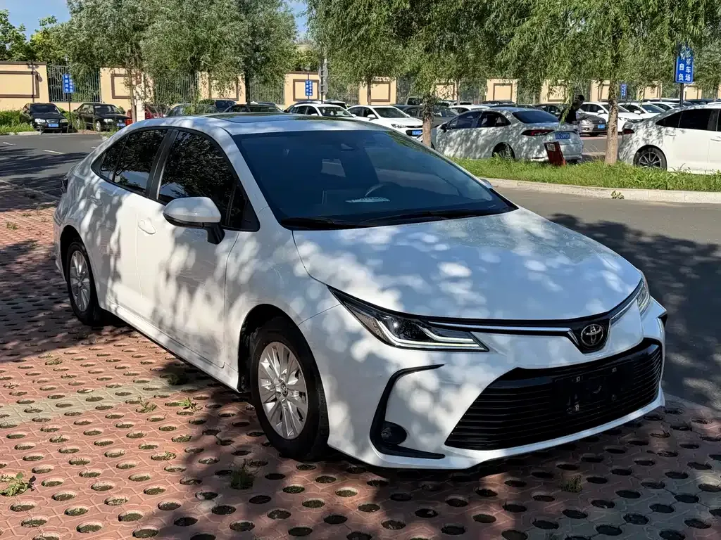 Toyota Corolla — фото 5