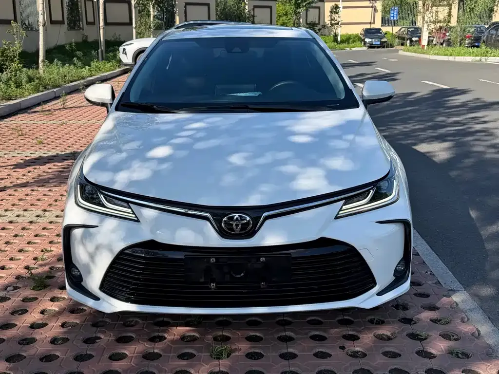 Toyota Corolla — фото 7