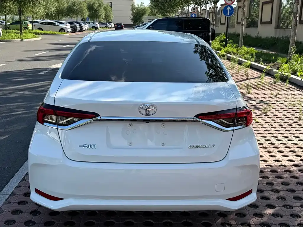 Toyota Corolla — фото 2