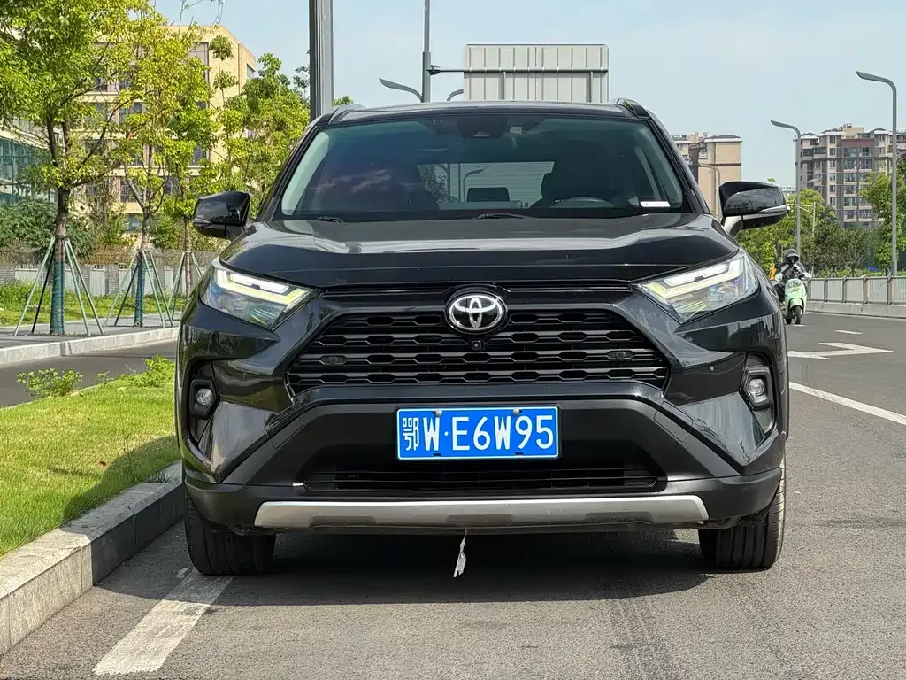 Toyota RAV4 — фото 9