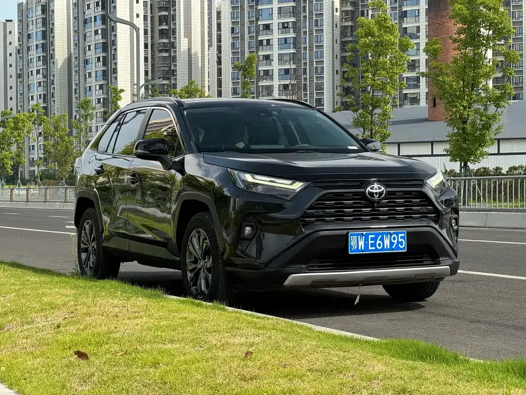 Toyota RAV4 — фото 8