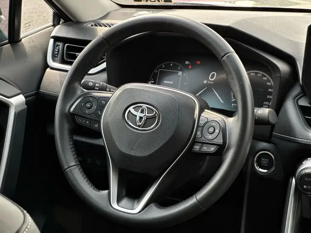 Toyota RAV4 — фото 10
