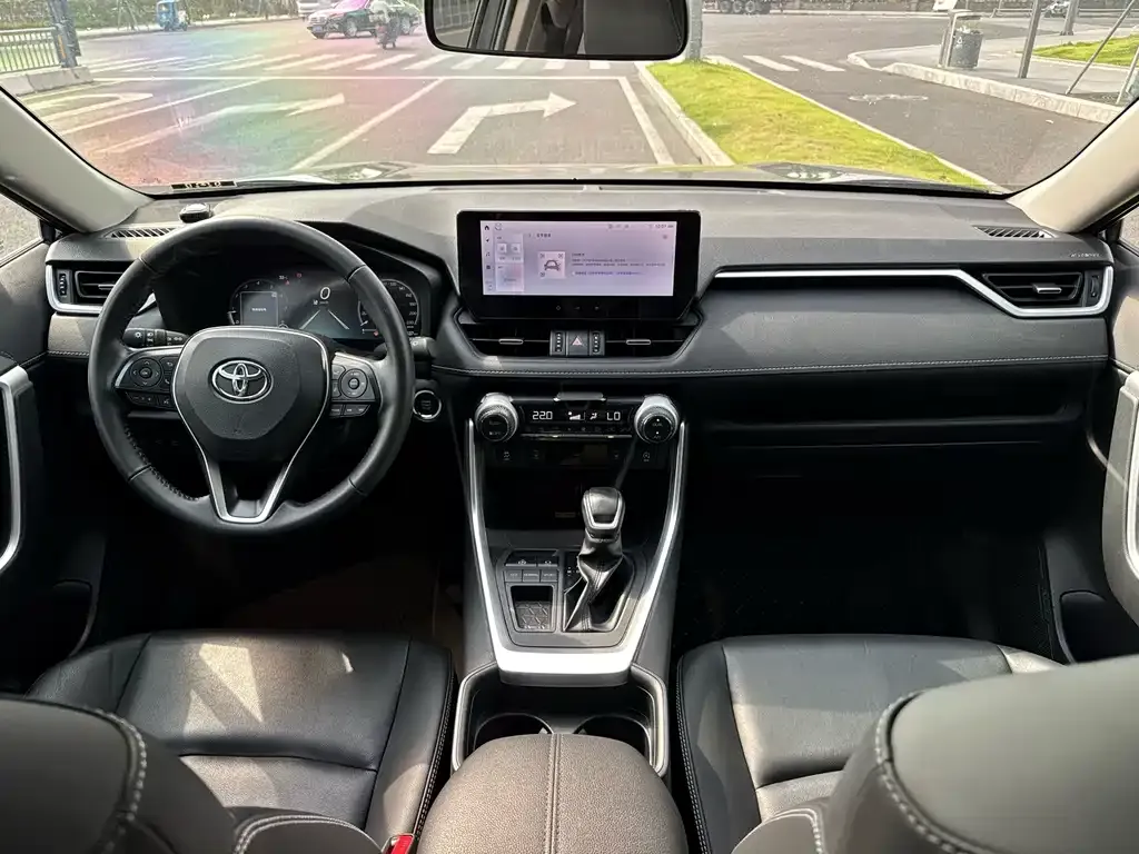 Toyota RAV4 — фото 2