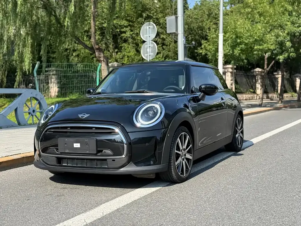 MINI Cooper (3-door) — фото 1
