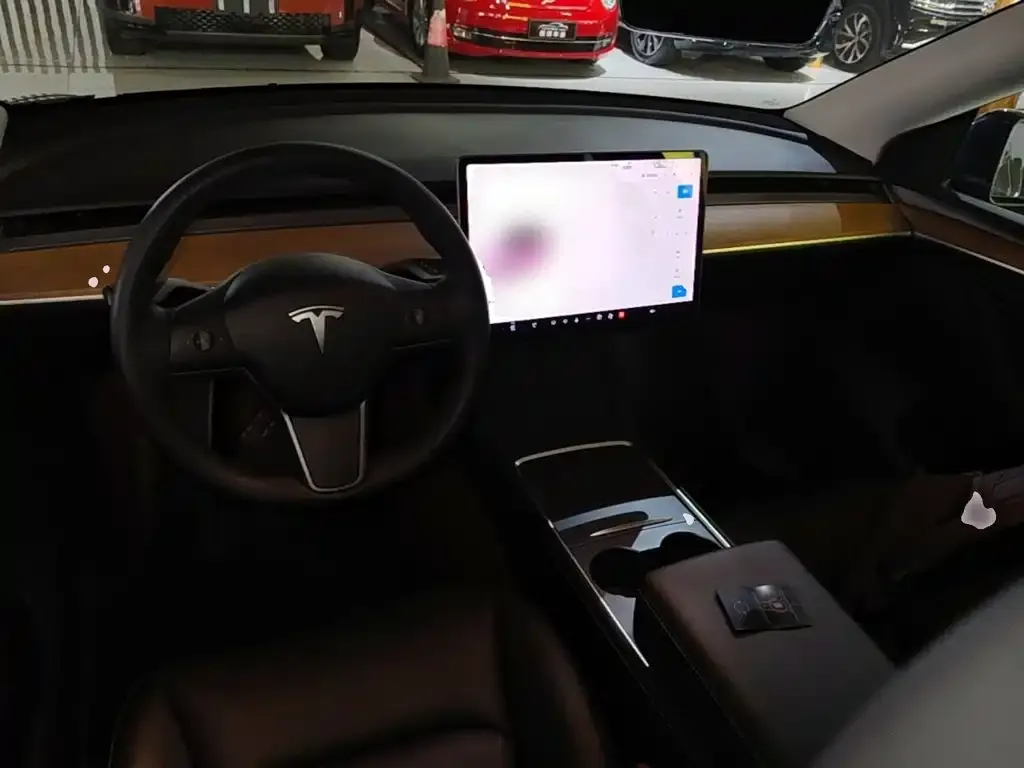 Tesla Model Y — фото 3
