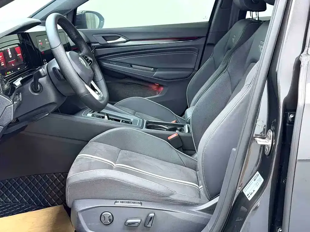 Volkswagen Golf 2023 из CN, фото 6