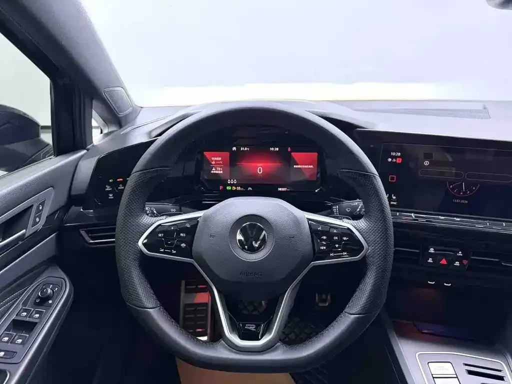 Volkswagen Golf 2023 из CN, фото 4